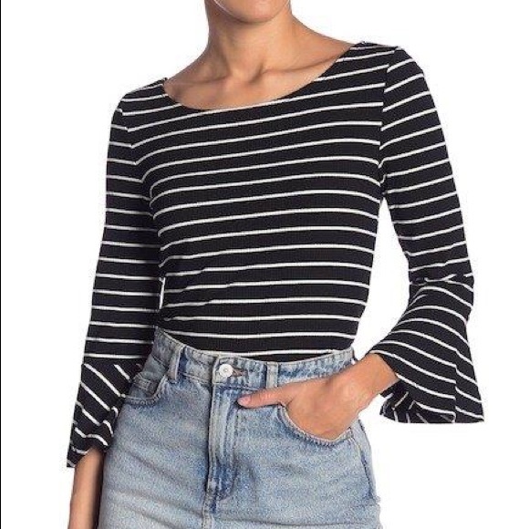 cupcakes & cashmere Tops - NWT cupcakes and cashmere Kacela Bell Sleeve Top